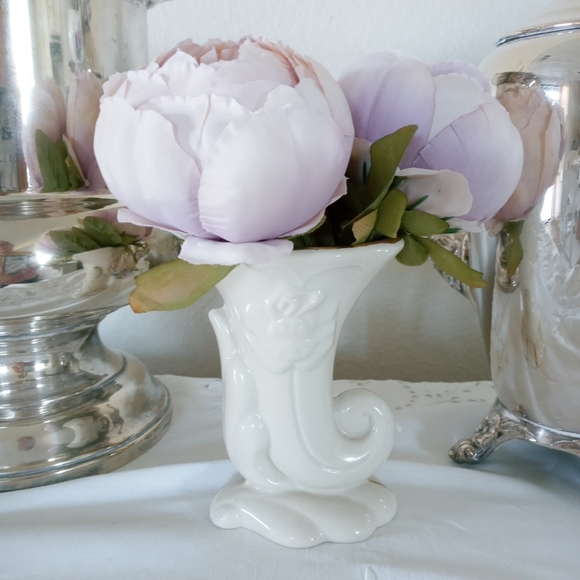 Sweet Vintage Cottage Shabby Chic Vase - Picture 2 of 2